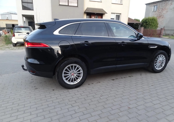 Jaguar F-Pace cena 85000 przebieg: 124000, rok produkcji 2016 z Poznań małe 56